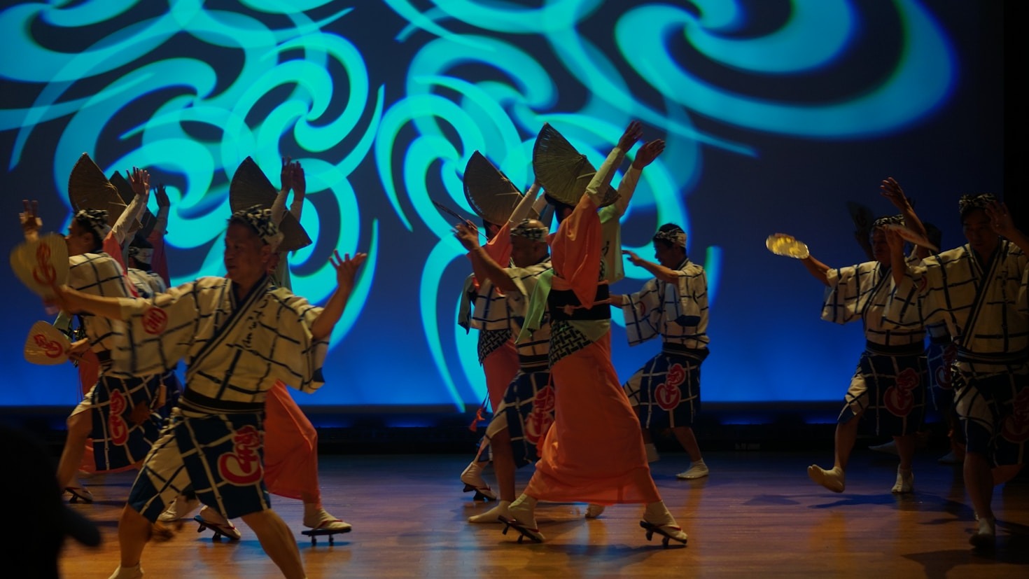 La Historia Detrás de las Danzas Folklóricas